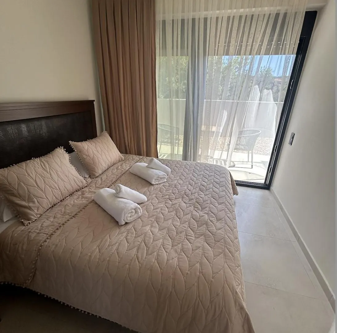 Nikiti Homes 100M From Beach